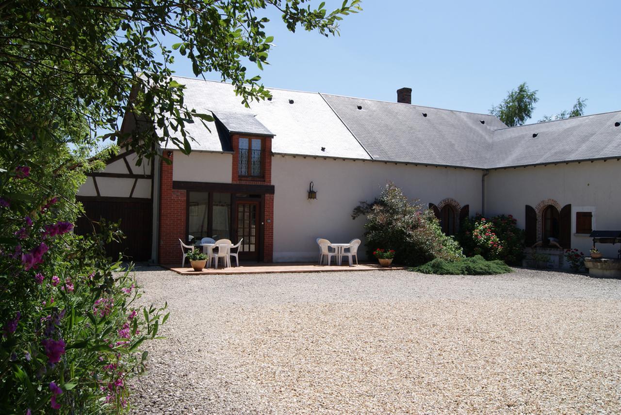 Le Lac Aux Fees Henrichemont Exterior photo